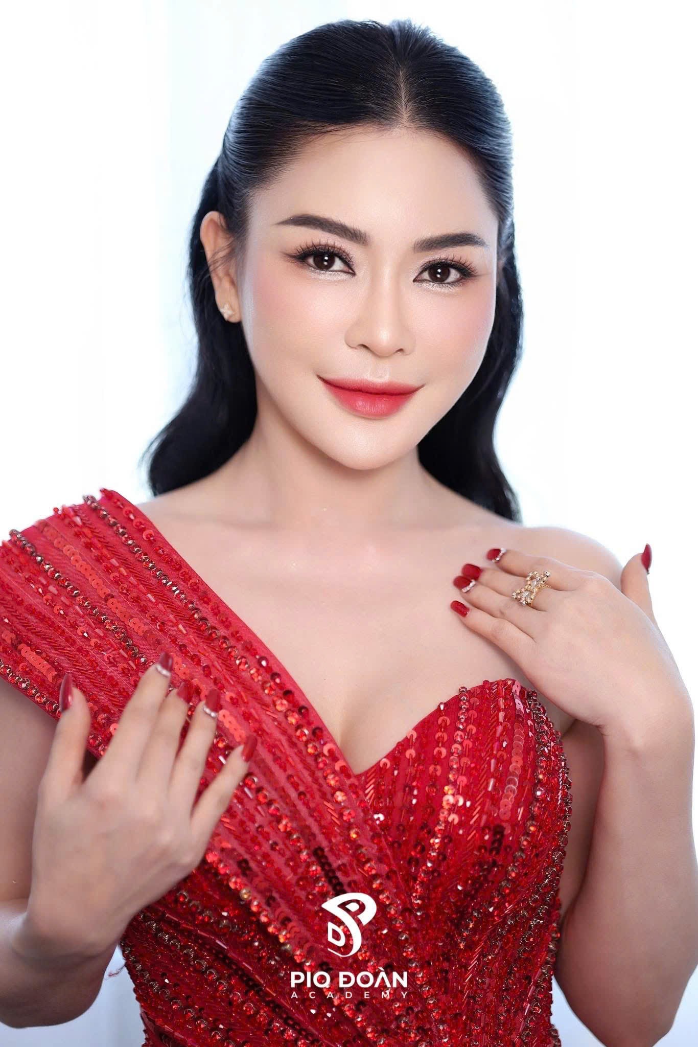 hoa-hau-vu-ngoc-anh-2-1749102211.jpg