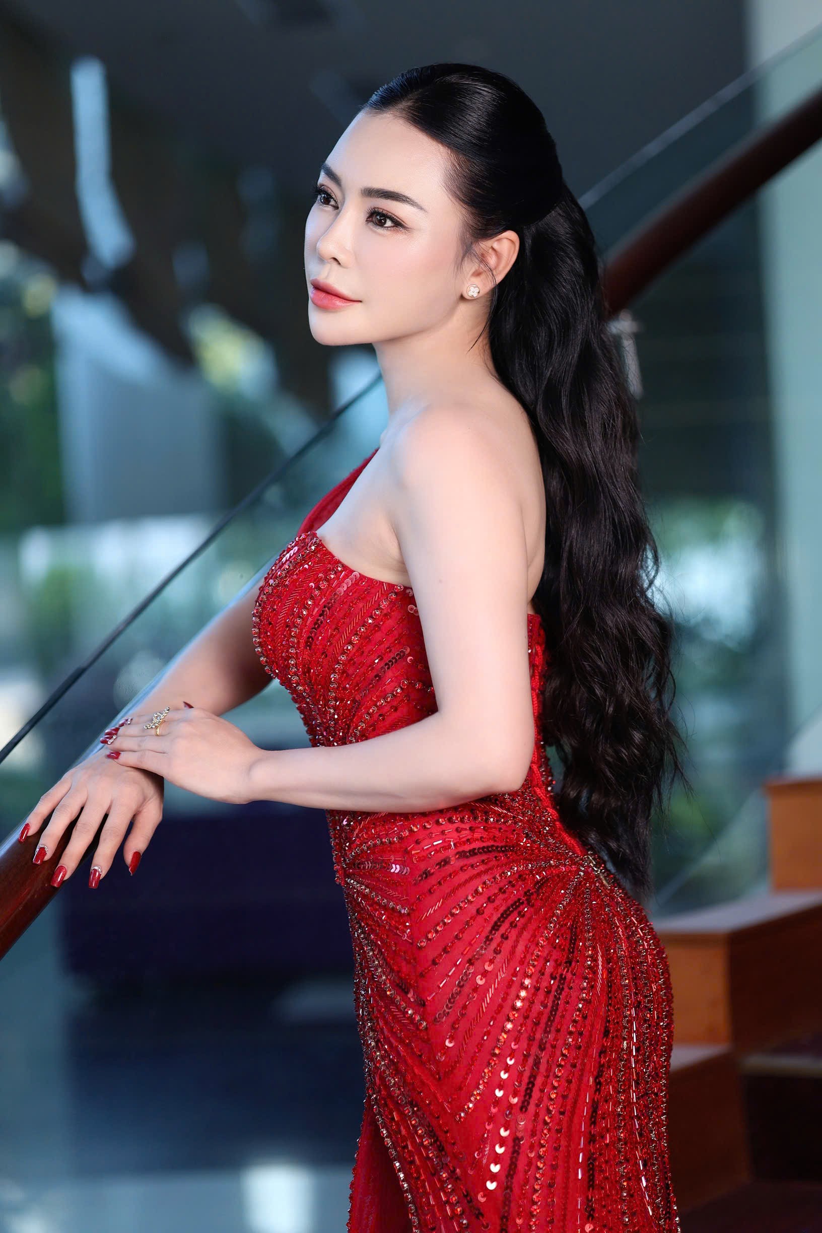 hoa-hau-vu-ngoc-anh-5-1749102211.jpg