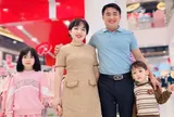 Bác sĩ Vũ Trọng Quỳnh đưa cả gia đình đi shopping trước thềm đón năm mới 2025